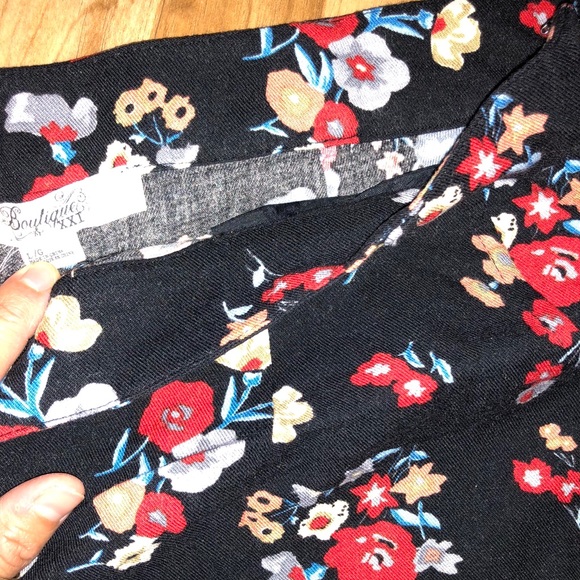 Floral shorts 🌼 - Picture 2 of 2